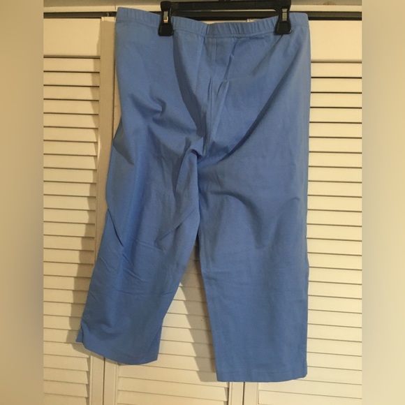 Periwinkle cotton capris - Picture 2 of 3